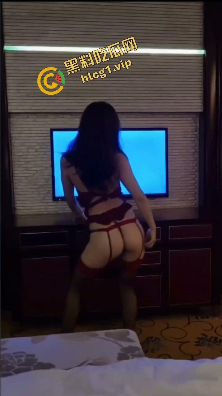 沈阳反差公交车母狗『曾慧敏』四处约炮 口交骚舞 对镜后入 性爱泄密!