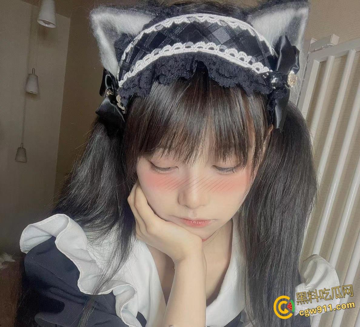 推特反差嫩妹【wink是可爱的wink】,清纯可爱英伦JK校服,小裙一掀白虎肛塞自慰,真是个迷人的小狐狸 !