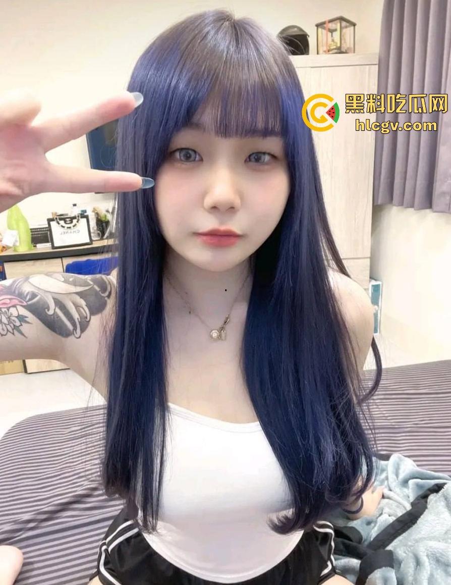 南昌花臂精神小妹【李皓钥】私密视频外流!纹身妹独自在镜头前扣逼放飞自我!