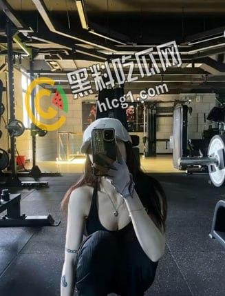 白金泄密真实健身达人 有纹身验明正身 被土豪带到五星级酒店自己的豪宅露脸啪啪性爱!