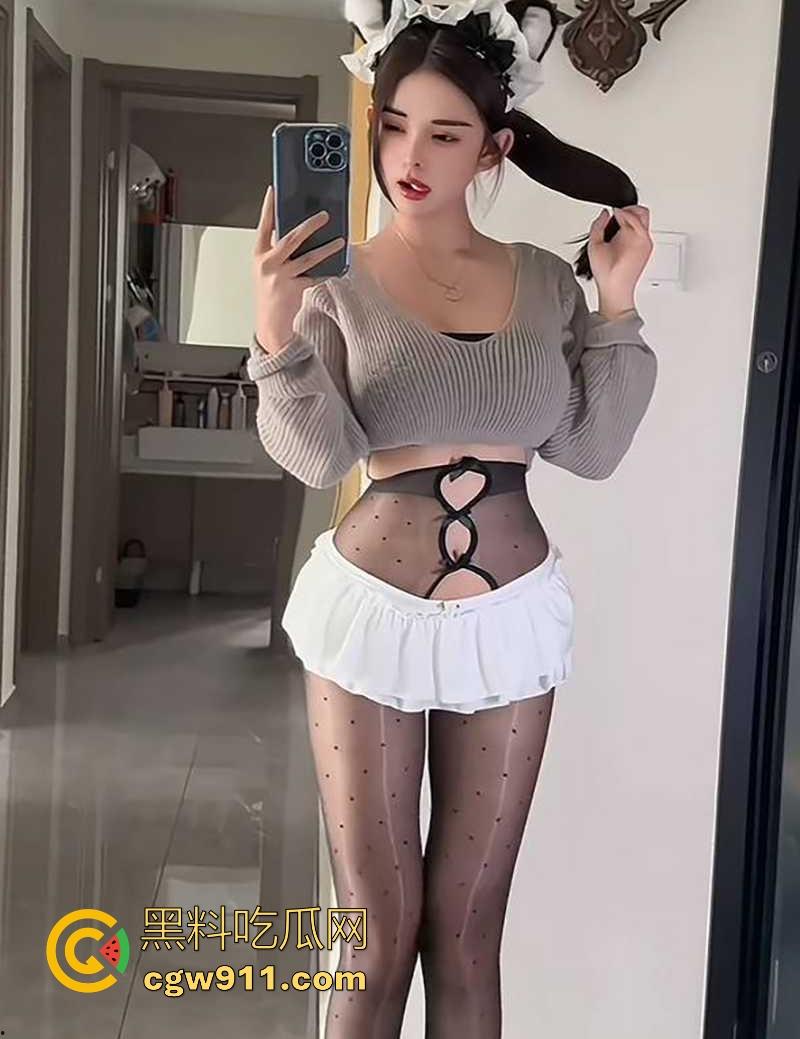抖音极品网红【嗏烧包】榜一福利视频曝光,百变情趣内衣。极致骚浪淫舞,满嘴骚话浪叫,包你看射!