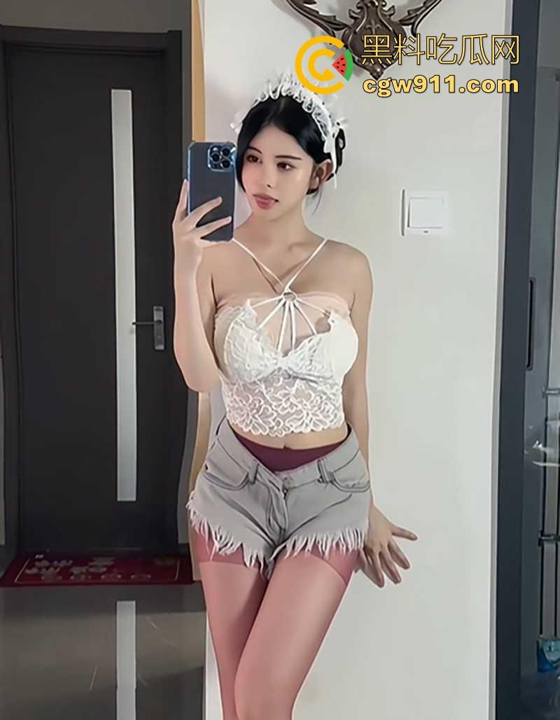 抖音极品网红【嗏烧包】榜一福利视频曝光,百变情趣内衣。极致骚浪淫舞,满嘴骚话浪叫,包你看射!