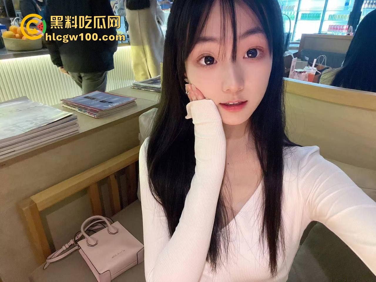 襄阳【冷佳桐】从害羞妹到骚浪货,交友平台聊来的嫩逼,插多了主动喊老公求操,舔逼还流黏液到嘴里!