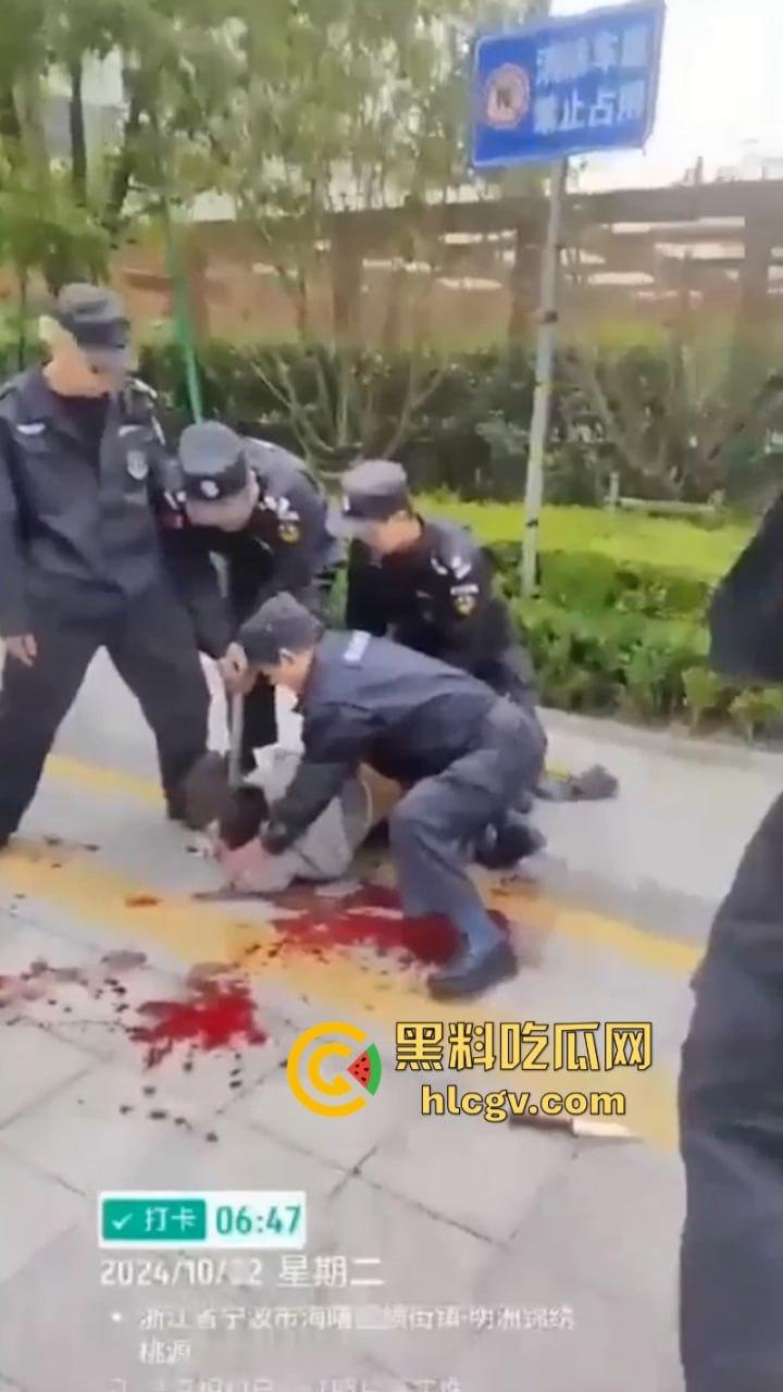 宁波海曙区一女子送孩子上学路上被人追砍 孩子的身受数刀 视频直击血腥现场