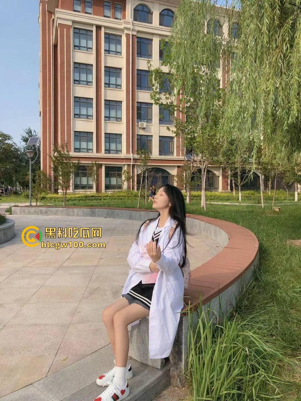 襄阳【冷佳桐】从害羞妹到骚浪货,交友平台聊来的嫩逼,插多了主动喊老公求操,舔逼还流黏液到嘴里!