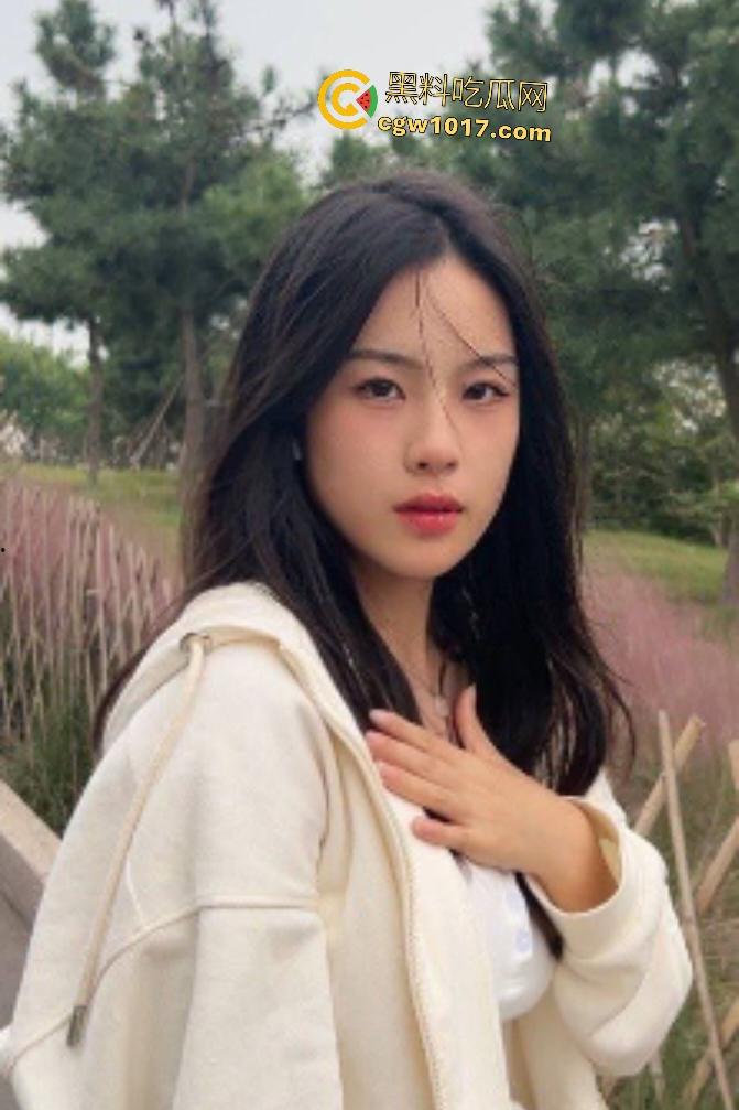 广州靓女【林若曦】下班被男友狂干，炸裂淫叫震房到床吱吱，黑丝足交绝活包完鸡巴，技术太娴熟了！