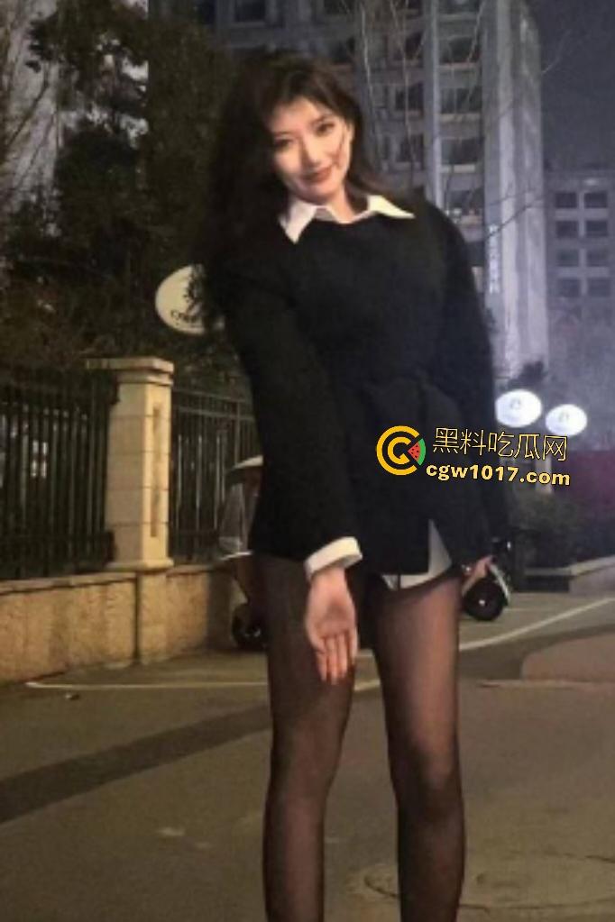 广州靓女【林若曦】下班被男友狂干,炸裂淫叫震房到床吱吱,黑丝足交绝活包完鸡巴,技术太娴熟了!