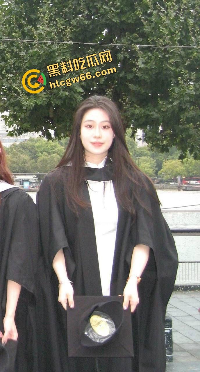 伦敦留学带回来的骚货,北京私企绿帽圈新宠『赵MR』处女开苞后入上瘾,嘴里叫哥哥心里装屌!