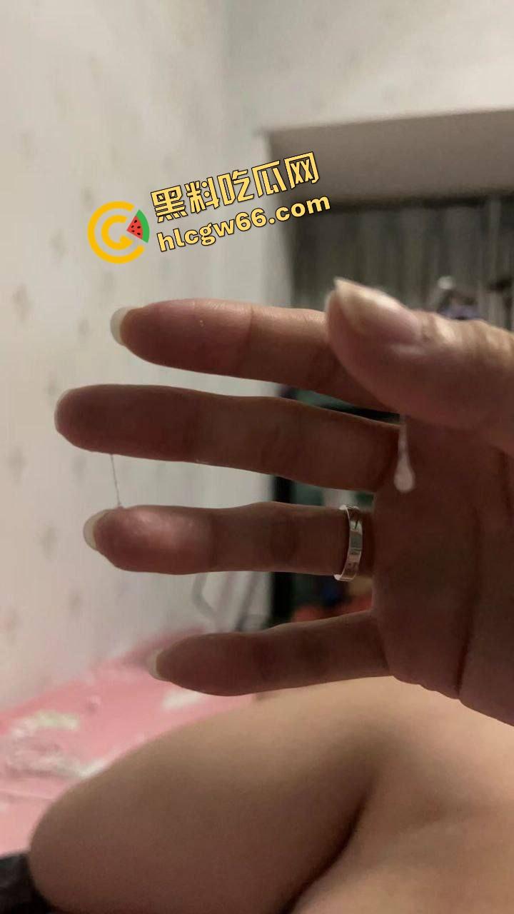 伦敦留学带回来的骚货,北京私企绿帽圈新宠『赵MR』处女开苞后入上瘾,嘴里叫哥哥心里装屌!