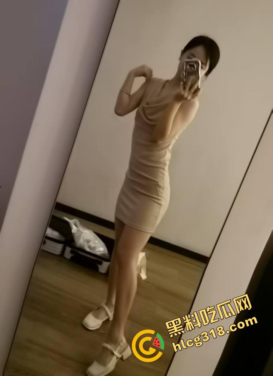 舔狗舔了三年舔成笑话,前女友『赵敏』装纯三年,嘴上说不想亲结果私下酒店含屌吞精!