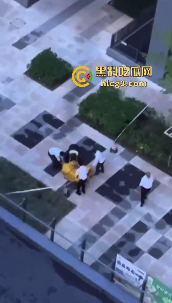 人间悲剧!广州25岁美团外卖小哥 因为顾客无理投诉崩溃跳楼轻生!