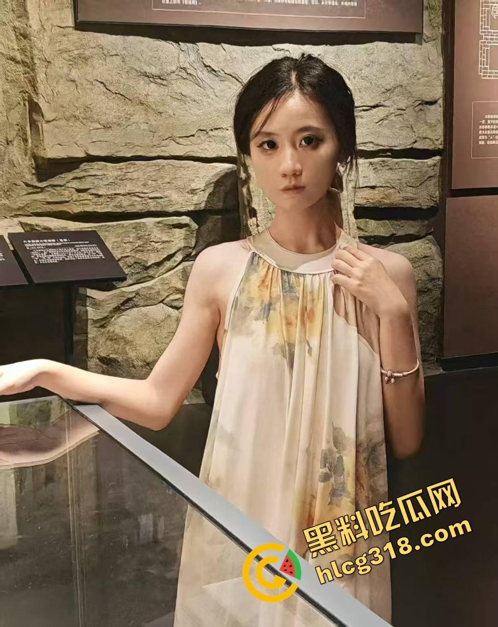 舔狗舔了三年舔成笑话,前女友『赵敏』装纯三年,嘴上说不想亲结果私下酒店含屌吞精!