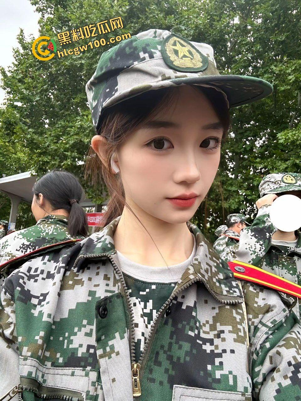 抖音西南科技清纯学生反差骚婊【冒菜女王】约操校外网吧大哥,黑丝骚臀肛塞后怼骚逼!原创独家曝光流出!