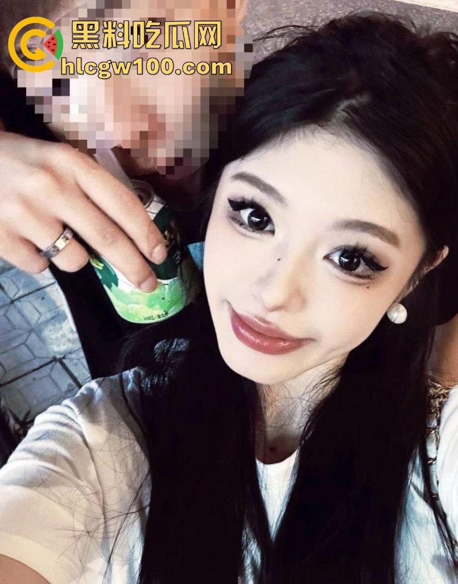 重庆高颜值外围女神【余然然】性爱视频曝光，有钱真好随便玩弄这些反差骚货。