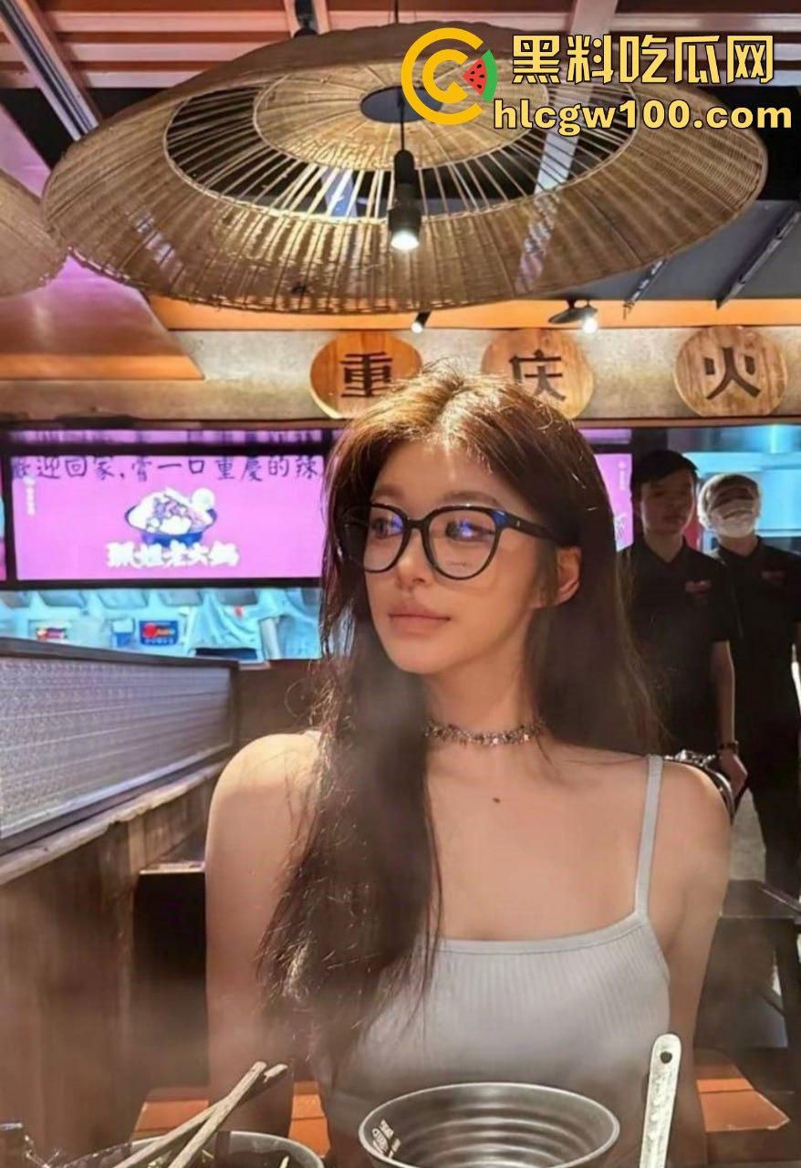 重庆高颜值外围女神【余然然】性爱视频曝光,有钱真好随便玩弄这些反差骚货。