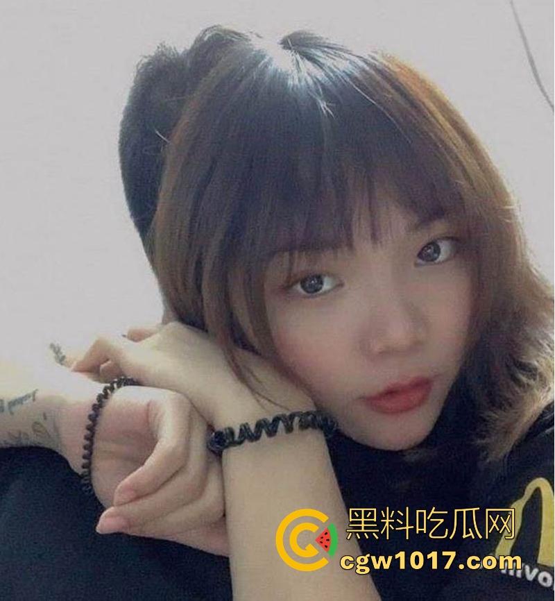 哈尔滨财经大学【刘洋】与学长性爱视频流出,清纯校园女神露脸含住粗壮鸡巴,翘臀高撅露粉嫩紧穴发情小母狗!