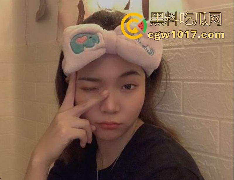 哈尔滨财经大学【刘洋】与学长性爱视频流出,清纯校园女神露脸含住粗壮鸡巴,翘臀高撅露粉嫩紧穴发情小母狗!