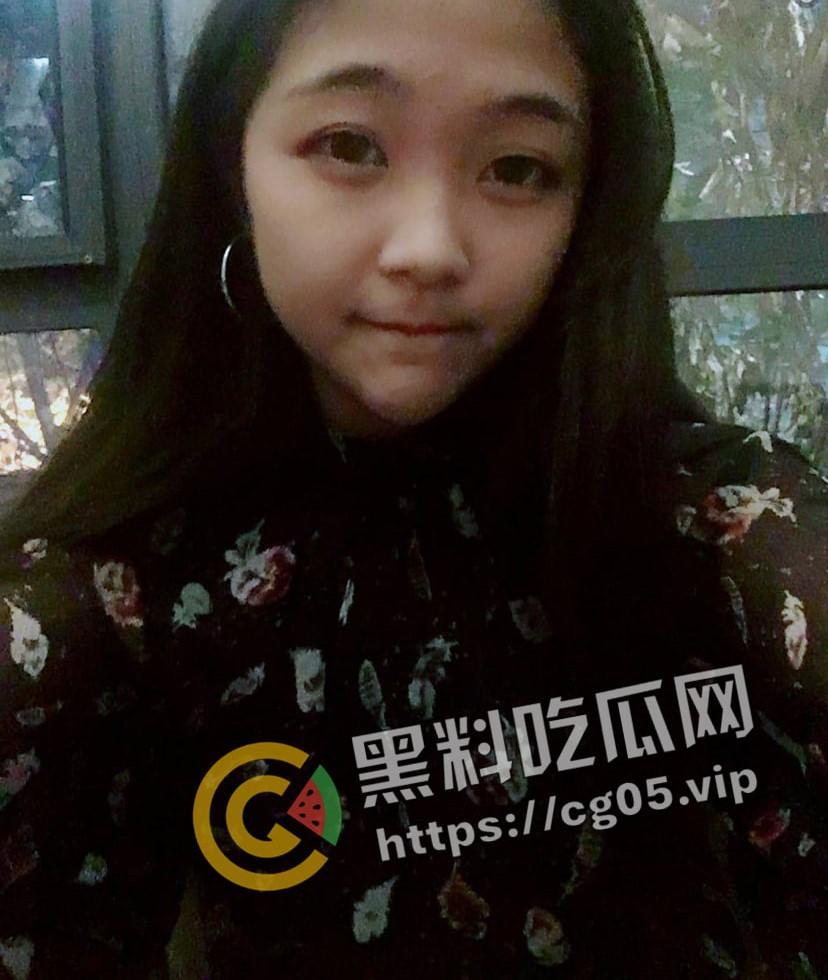 贵州惠水00后精神小妹【朱柳英】裸贷买苹果手机 被心机男重装电脑复制视频将其曝光 钢笔猛插小妹嫩逼