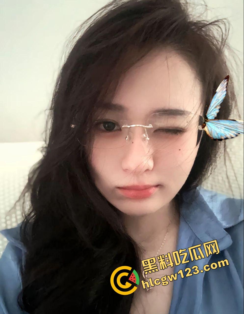 抖音主播『小苏苏』戴口球套狗链穿黑丝直播热舞,被举报下播,家人们刚硬,结果被狗逼毁了!