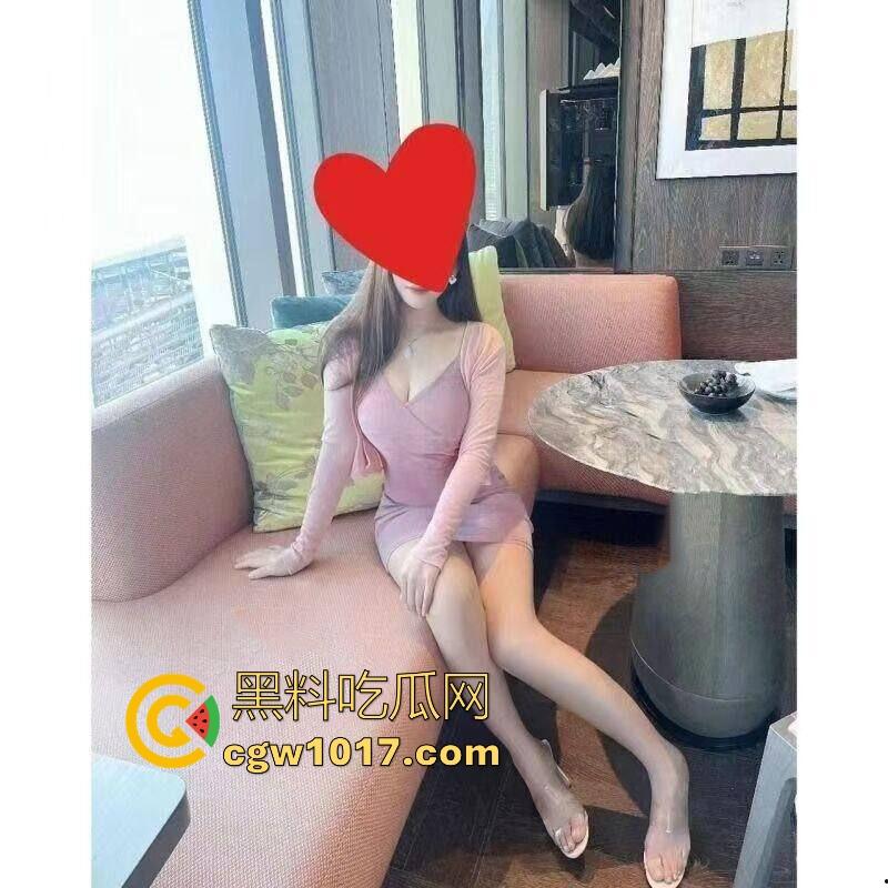 孕妇妈妈卖自己母乳,居然还供不应求?有此等好事怎么我总是最后一个知道的,都是大奶母狗,边干边喷奶!