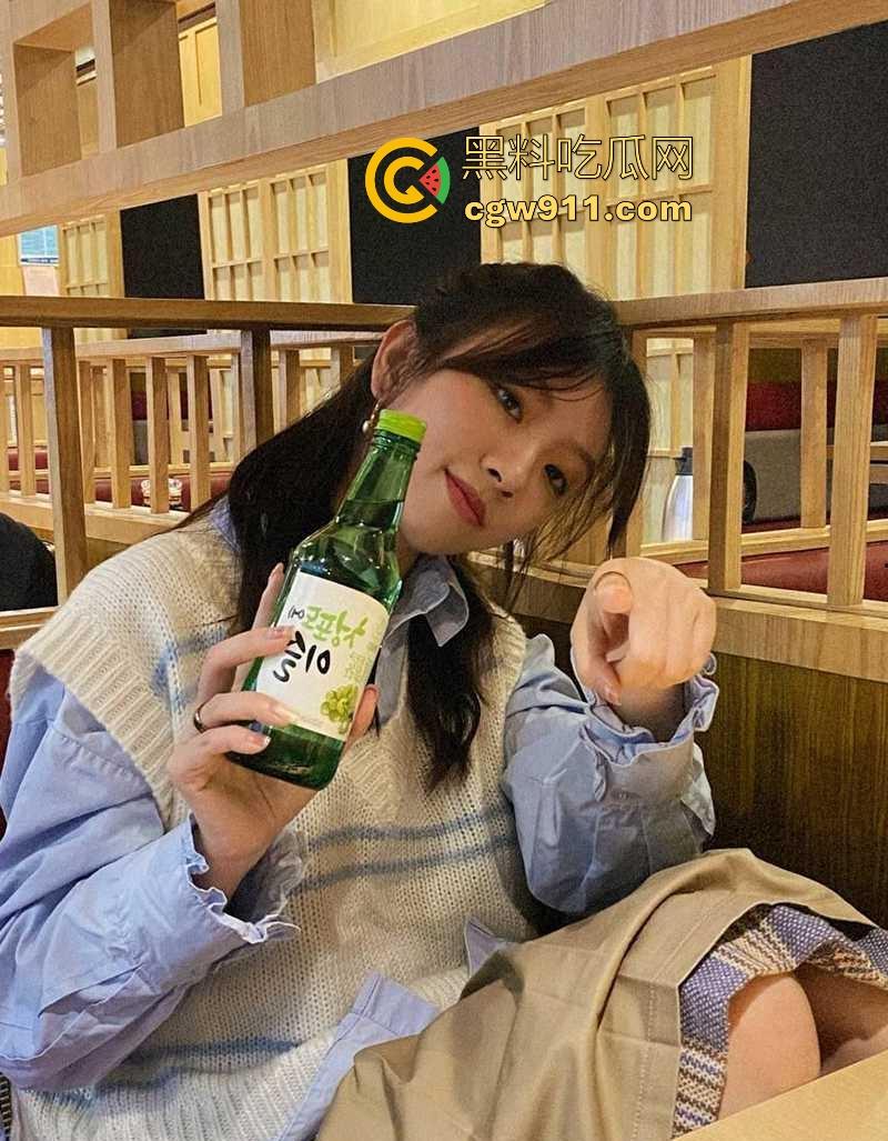 山东清纯萝莉【陆颖】情趣装做爱流出,被包养成淫荡性宠,可爱萝莉戴狗链穿情趣皮裙,花式爆操太尼玛得劲了!