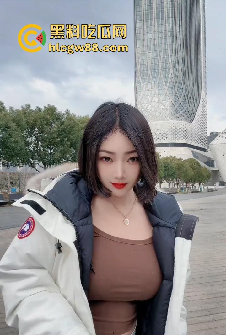 抖音巨乳肥臀反差网红坐拥97万粉丝【兔兔1104】线下约啪肥臀后入 揉奶抖臀 淫叫不断!