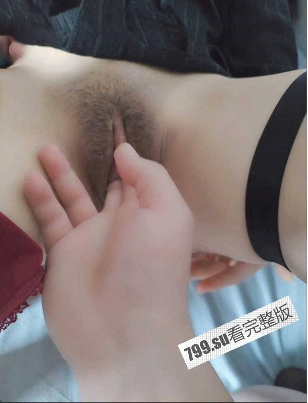 痴迷姐弟恋『姐姐的小飞棍』姐姐修长美腿黑丝极限诱惑 女上坐射 看精液从姐姐逼里喷出来