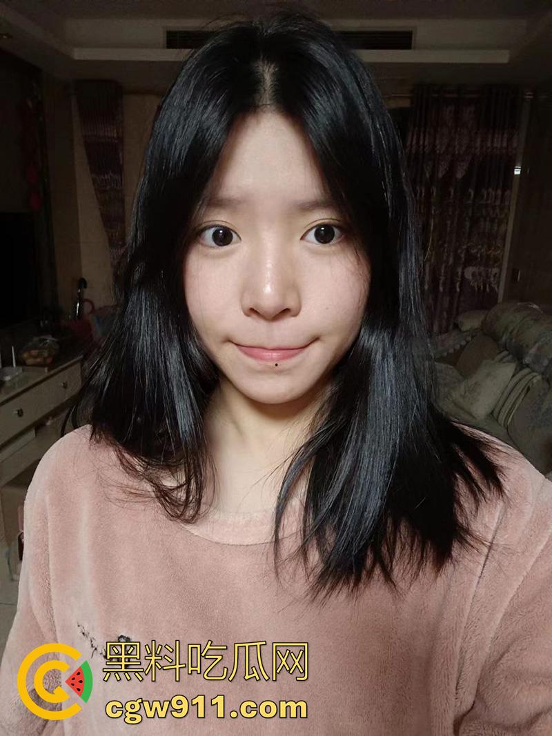 怀化极品小少妇【裴思莹】,平时端庄文雅,一副贤妻良母样,私下其实骚上天,约炮视频流出!