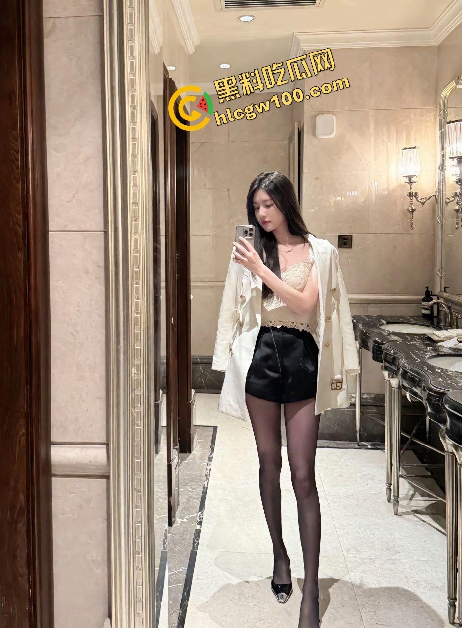 长春金融专校反差骚鸡【江敏】土豪砸钱包养,情趣黑丝后怼骚臀,化妆镜后入猛操娇喘!独家曝光!