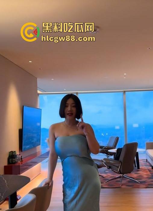 抖音巨乳肥臀反差网红坐拥97万粉丝【兔兔1104】线下约啪肥臀后入 揉奶抖臀 淫叫不断!