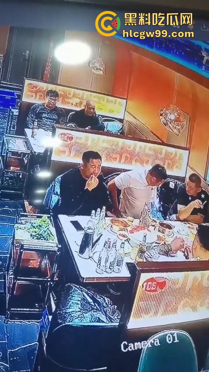 黑龙江密山健晟星期天火锅爆炸性操作,火锅里煮打火机,惊喜套餐还是定时炸弹?过年吃饭吃出爆炸感!