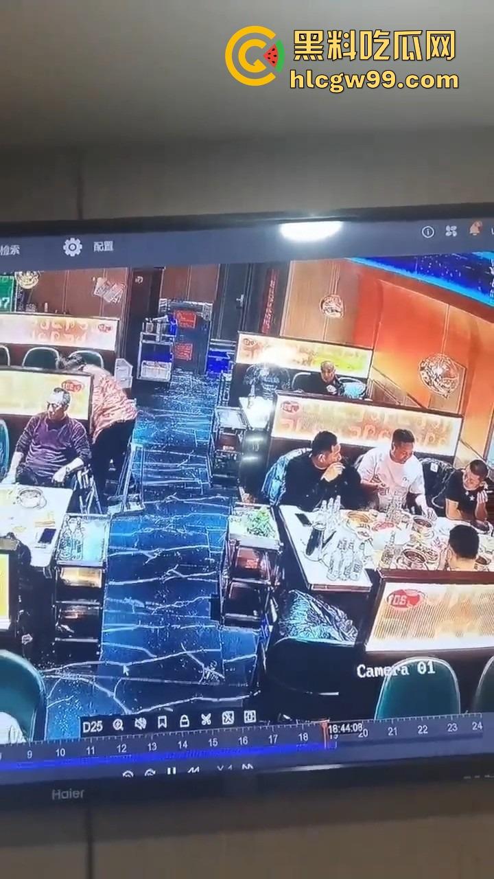 黑龙江密山健晟星期天火锅爆炸性操作,火锅里煮打火机,惊喜套餐还是定时炸弹?过年吃饭吃出爆炸感!