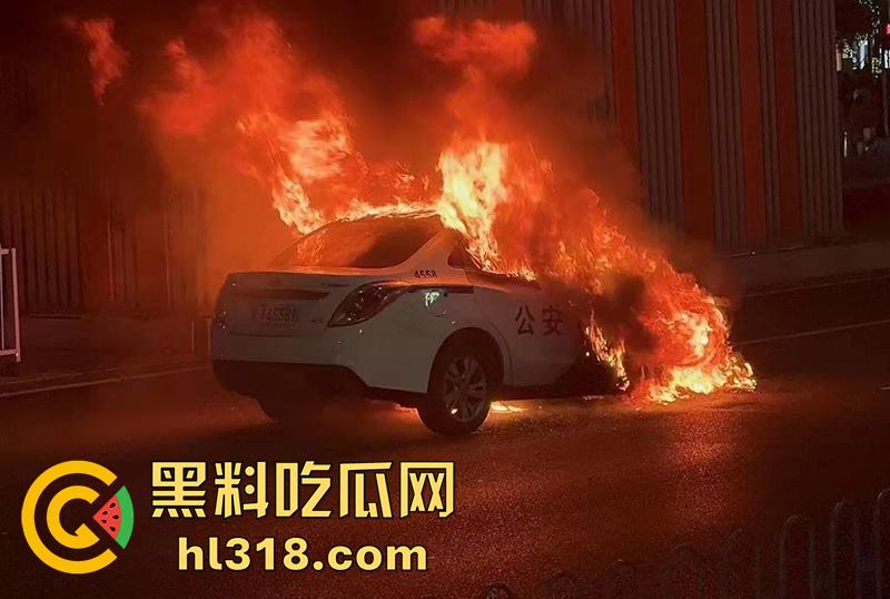 广州南村万博电车警车着火,熊熊大火迅速吞没警车,看来这电车危害,就连警车都不放过啊!
