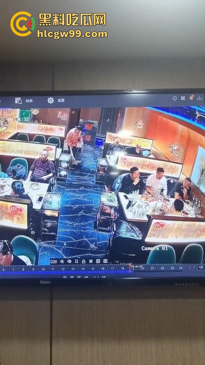 黑龙江密山健晟星期天火锅爆炸性操作,火锅里煮打火机,惊喜套餐还是定时炸弹?过年吃饭吃出爆炸感!