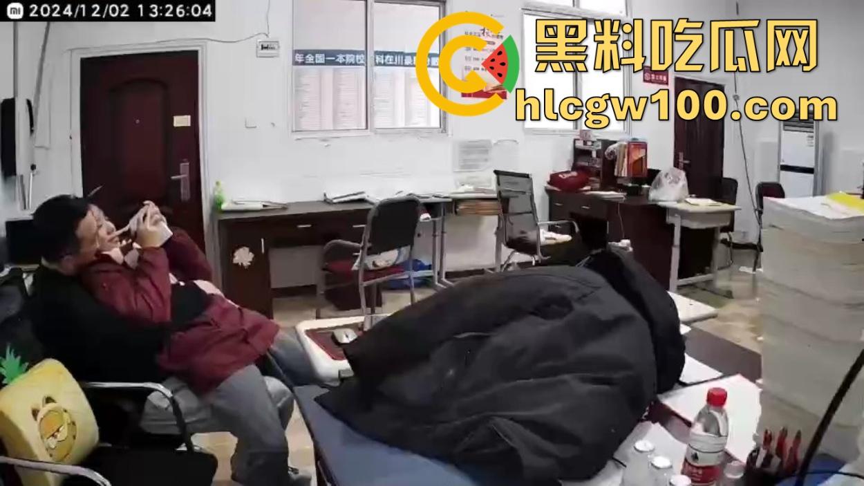 四川达州铭任园高中爆出办公室勾引学生丑闻,监控全程记录,人前讲台上授课,人后办公室搞暧昧 教书变勾引术了?