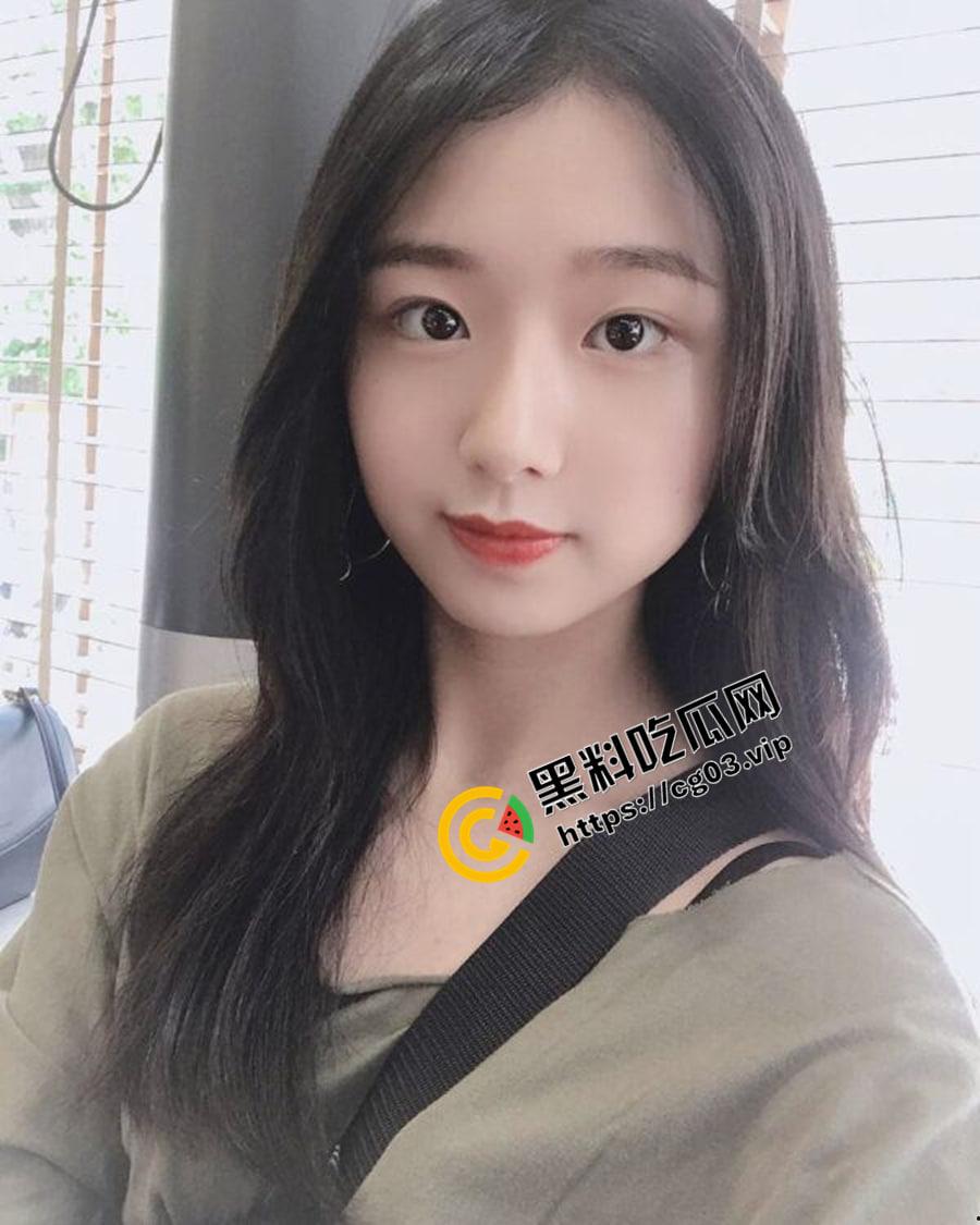 台湾台北市 第一女子高级中学校花 张睿娟 去厕所时被偷流出