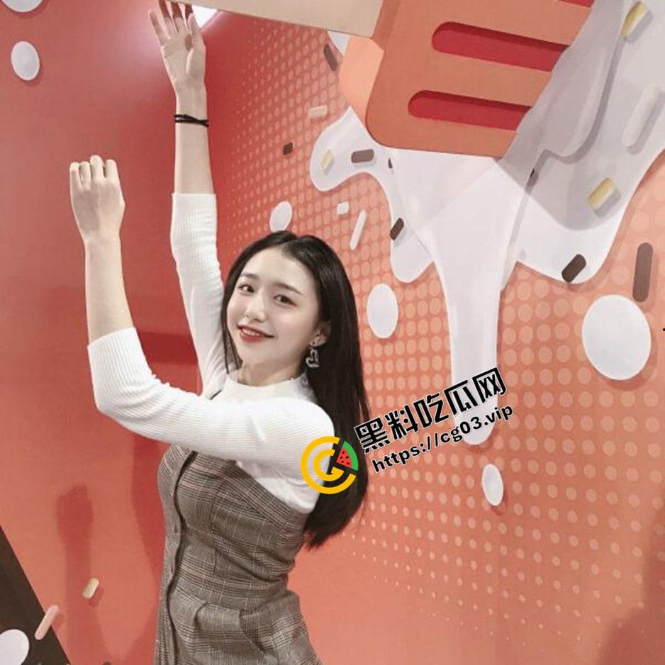 台湾台北市 第一女子高级中学校花 张睿娟 去厕所时被偷流出