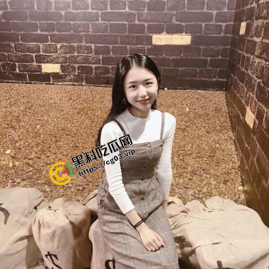 台湾台北市 第一女子高级中学校花 张睿娟 去厕所时被偷流出