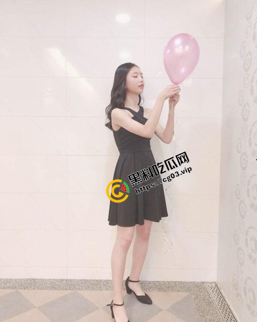 台湾台北市 第一女子高级中学校花 张睿娟 去厕所时被偷流出