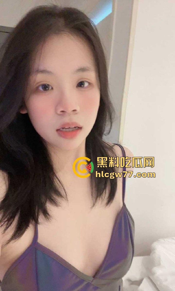 广东肇庆华商学院骚母狗【严宇淇】出轨炮友 前男友将其大量私照泄露,清纯学妹背地竟是鸡巴套子