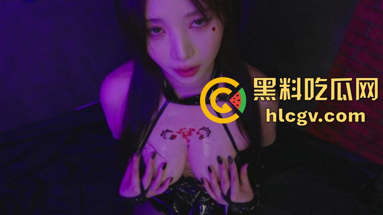 万圣节韩国ASMR女神大战欧美胸巫!究竟谁能让你射爆?口技vs摩擦让你耳朵怀孕,带耳机好好放松!