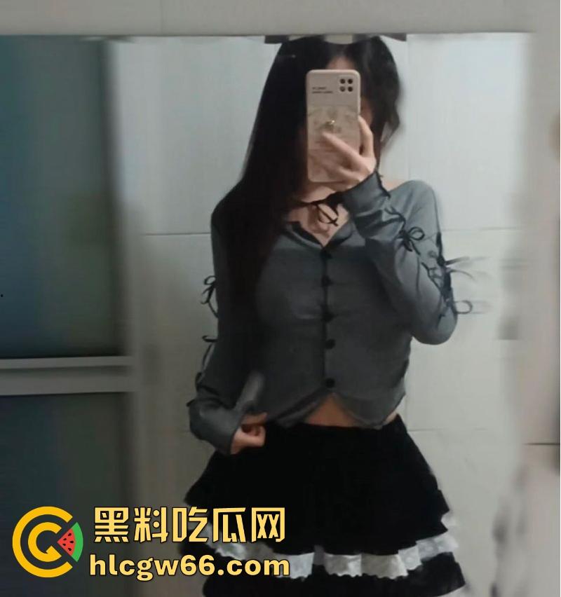 山东临沂大学巨乳学生妹【徐婕】典型的胸大无脑 与炮友拍摄露脸操逼视频 全部曝光网上售卖!