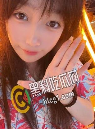 刚上大一的新生学妹 被拿下 小穴和奶子都发育的不错 特别是那诱人的奶子 床上还犹如母狗般主动!