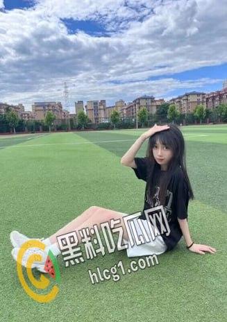 刚上大一的新生学妹 被拿下 小穴和奶子都发育的不错 特别是那诱人的奶子 床上还犹如母狗般主动!