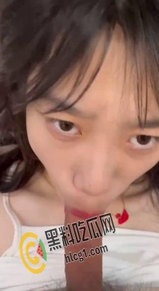 刚上大一的新生学妹 被拿下 小穴和奶子都发育的不错 特别是那诱人的奶子 床上还犹如母狗般主动!