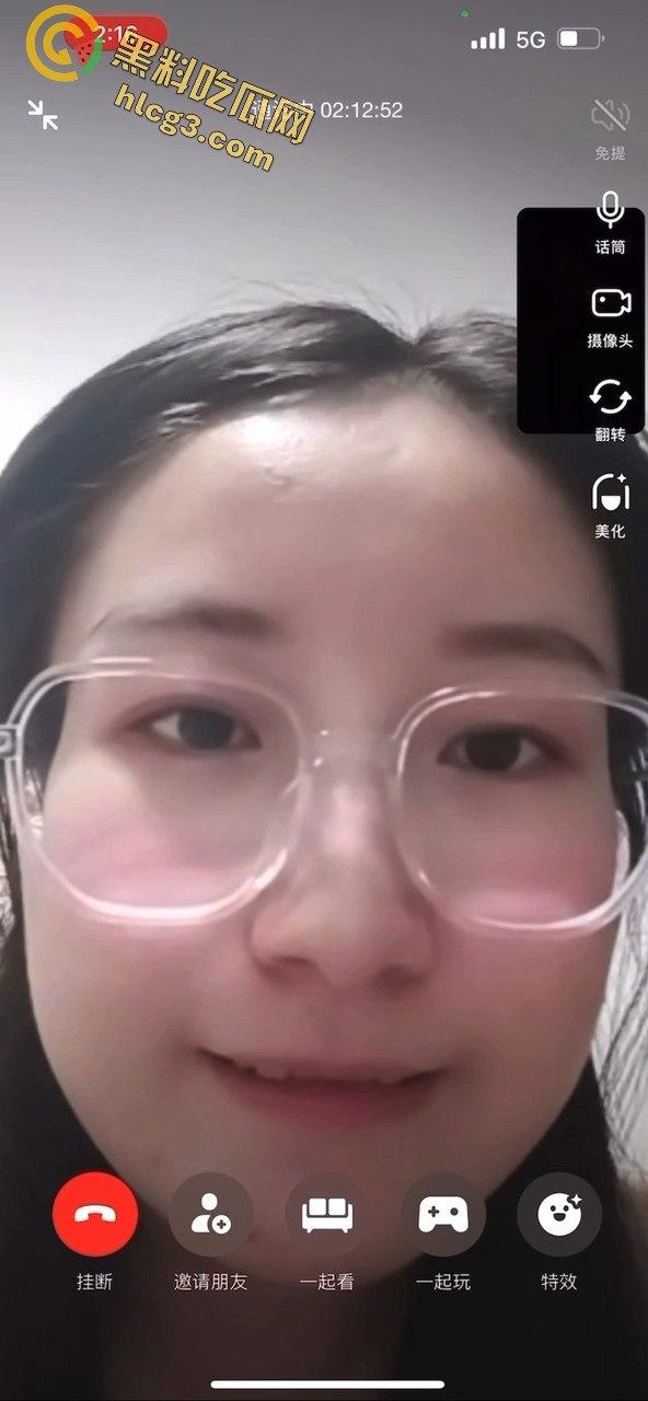 抖音巨星【媛媛】与榜一大哥一对一互动大秀!从抠逼到啤酒瓶塞B,诱惑爆棚