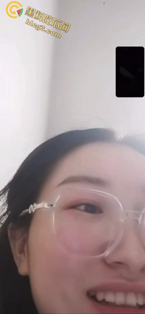 抖音巨星【媛媛】与榜一大哥一对一互动大秀!从抠逼到啤酒瓶塞B,诱惑爆棚