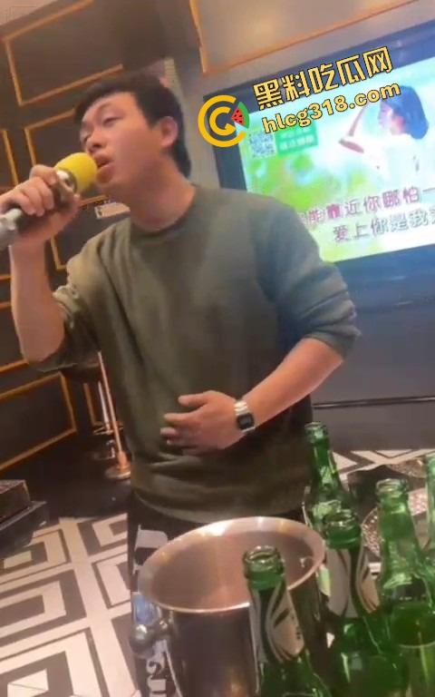 吃小菜怕拉肚子?老婆直接跟兄弟们厕所群P被轮,喝多点的酒全撒逼里了,厕所里的逼才最带味!