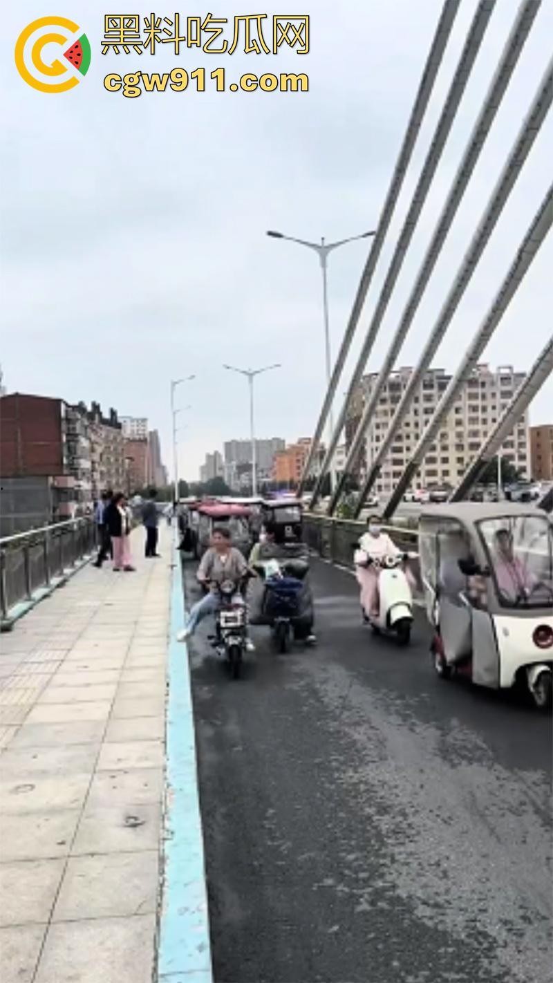 周口市沈丘网红桥跳河事件,准备结婚因彩礼商量不通,23岁男子跳河自杀,20多万彩礼逼走了他!