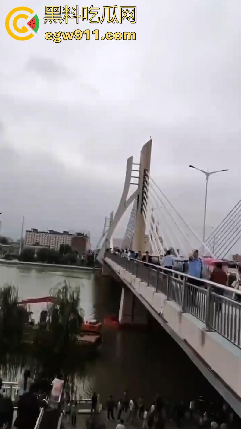 周口市沈丘网红桥跳河事件,准备结婚因彩礼商量不通,23岁男子跳河自杀,20多万彩礼逼走了他!